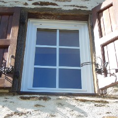 Fenêtre en PVC avec petits bois intégrés